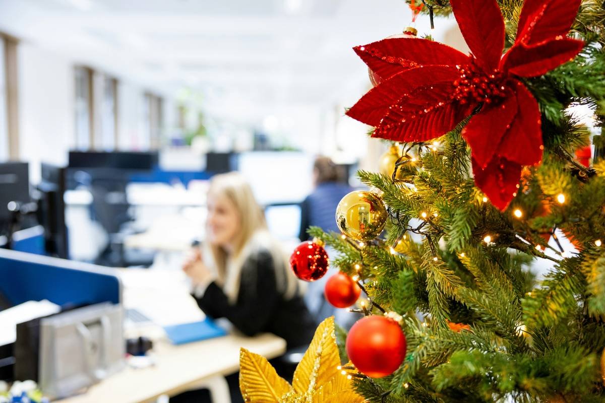 Business Signage Seasonal Office Sign Don: Why Your Decor Should Work Year-Round