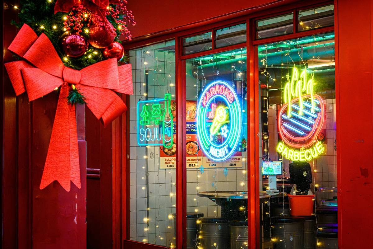 Why Your Business Needs a “Business Signage Seasonal Custom Sign Near” Strategy (And How to Nail It)